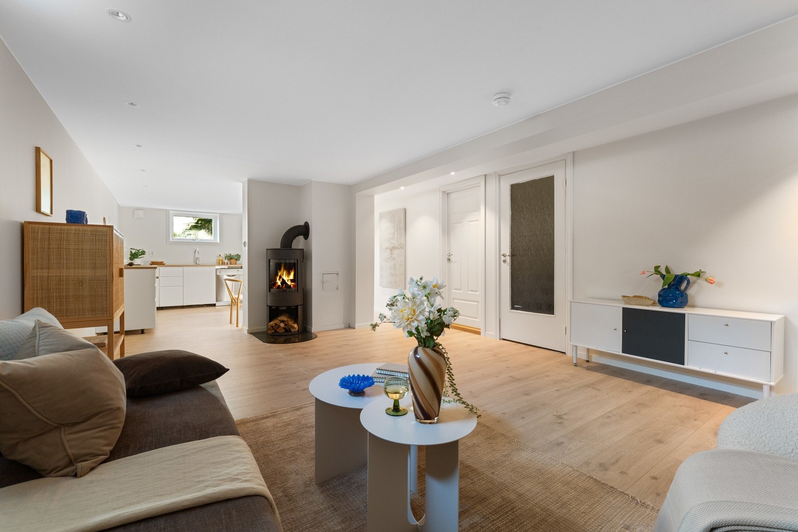 - Underetasjen ble oppgradert i 2022. Vegger og himlinger ble revet og bygget opp på nytt og det ble montert spotter i himlinger - Galleribilde