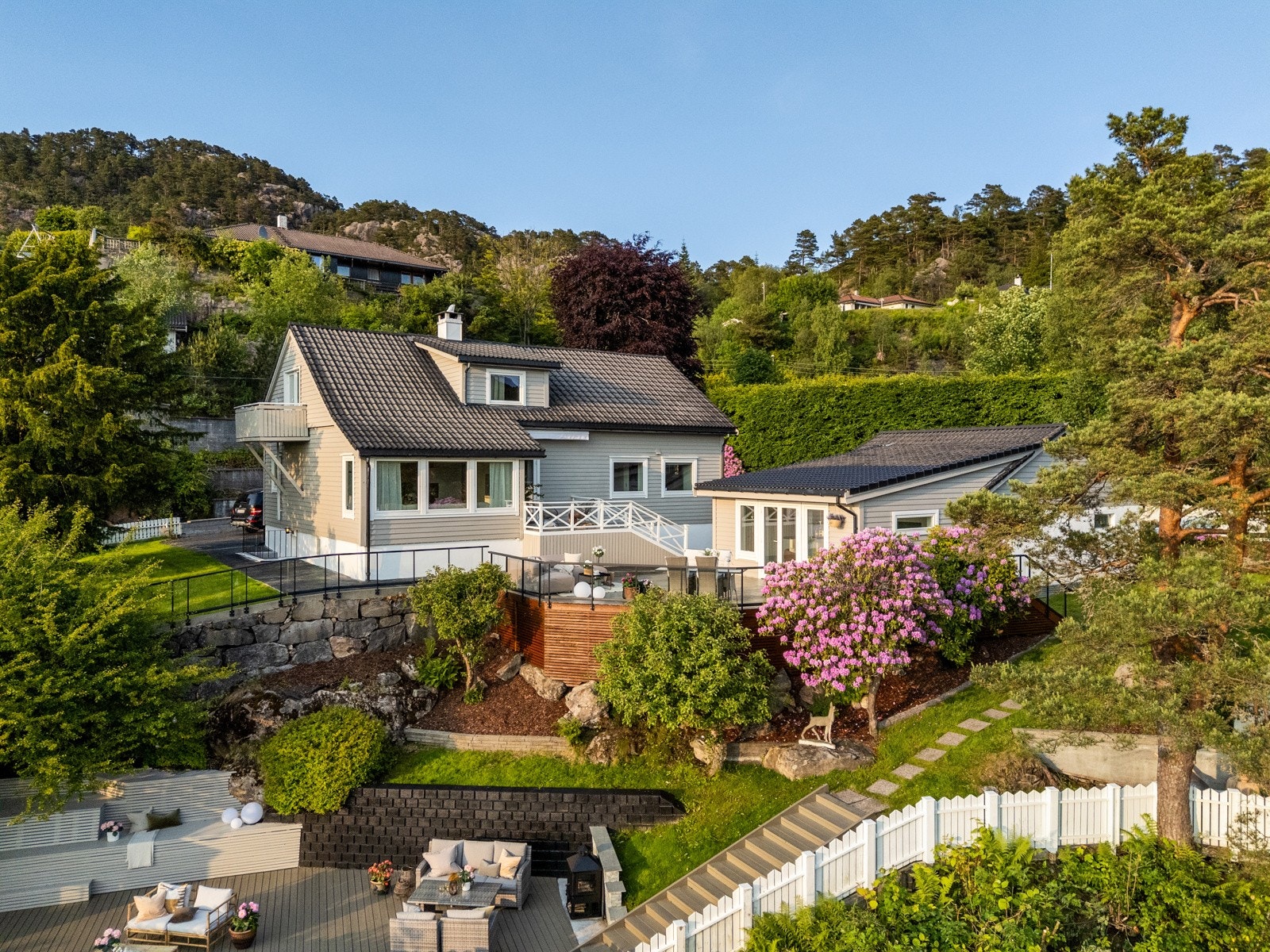 - I 2024 ble alle terrassene rengjort og beiset - Galleribilde