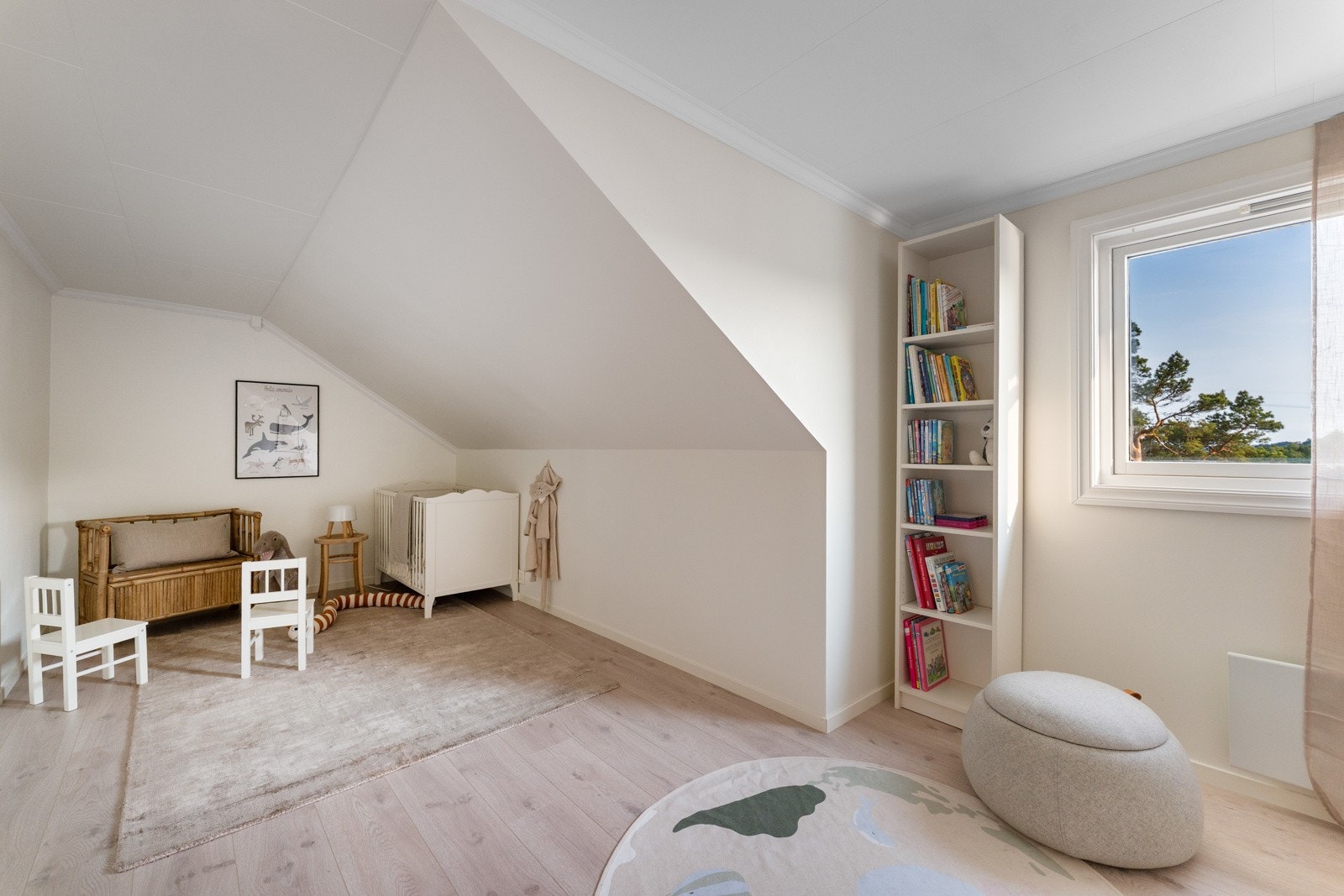 - Dette soverommet er også av god størrelse, og målt til 13,7 kvm - Galleribilde