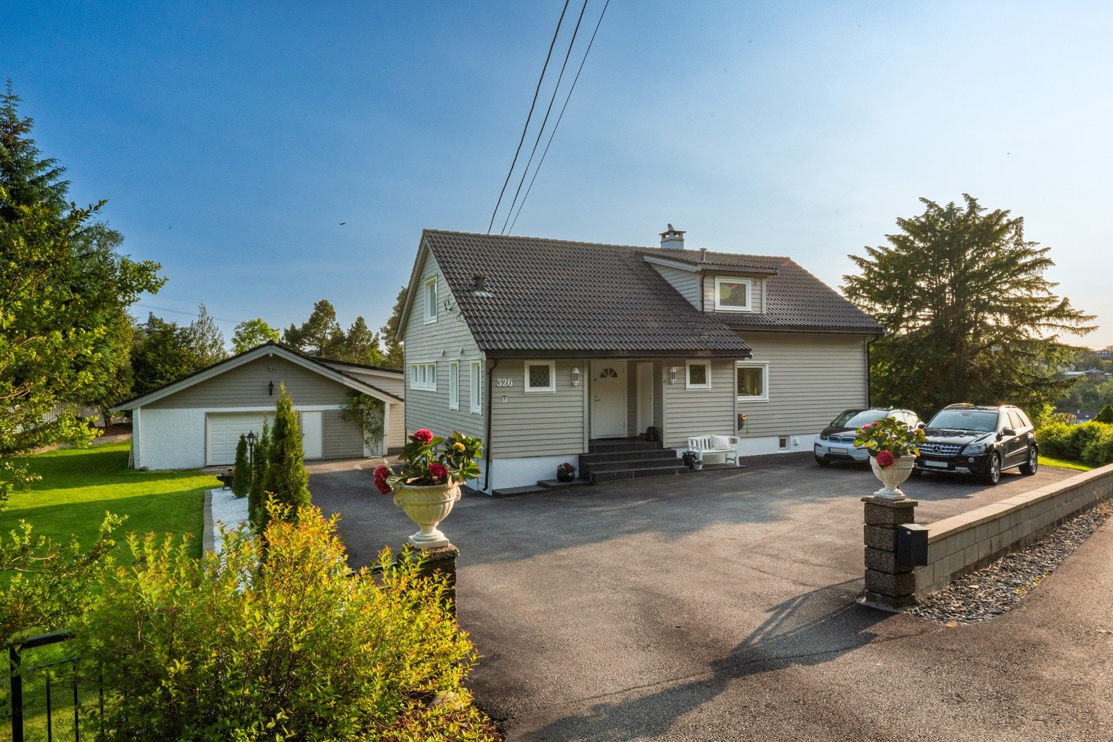 - Innholdsrik enebolig på tre etasjer med et bruksareal på hele 262 kvm - Galleribilde