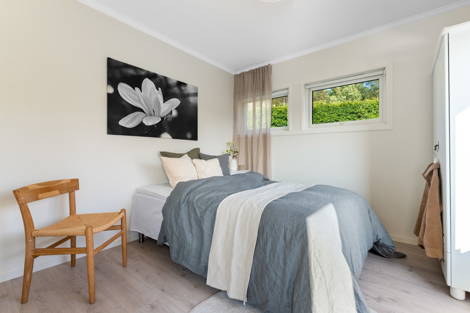 - Soverom i første etasje, målt til 9,1 kvm - Galleribilde