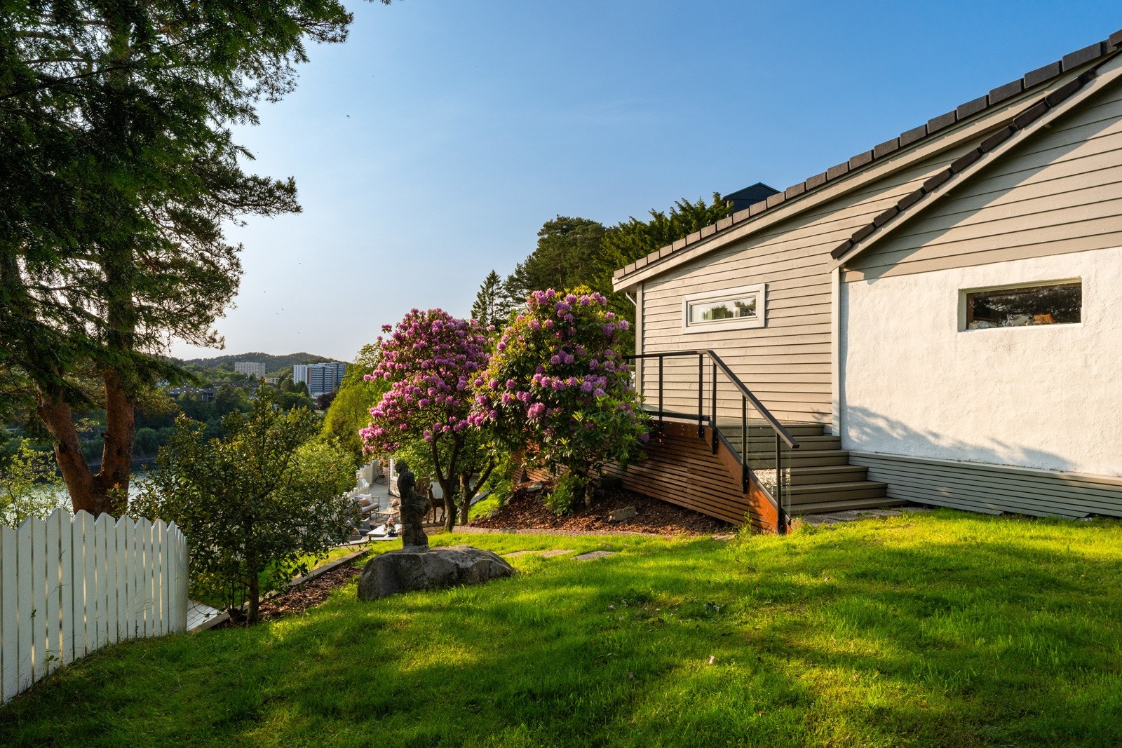 - En oase av en hage sentralt i Bergen vest - Galleribilde