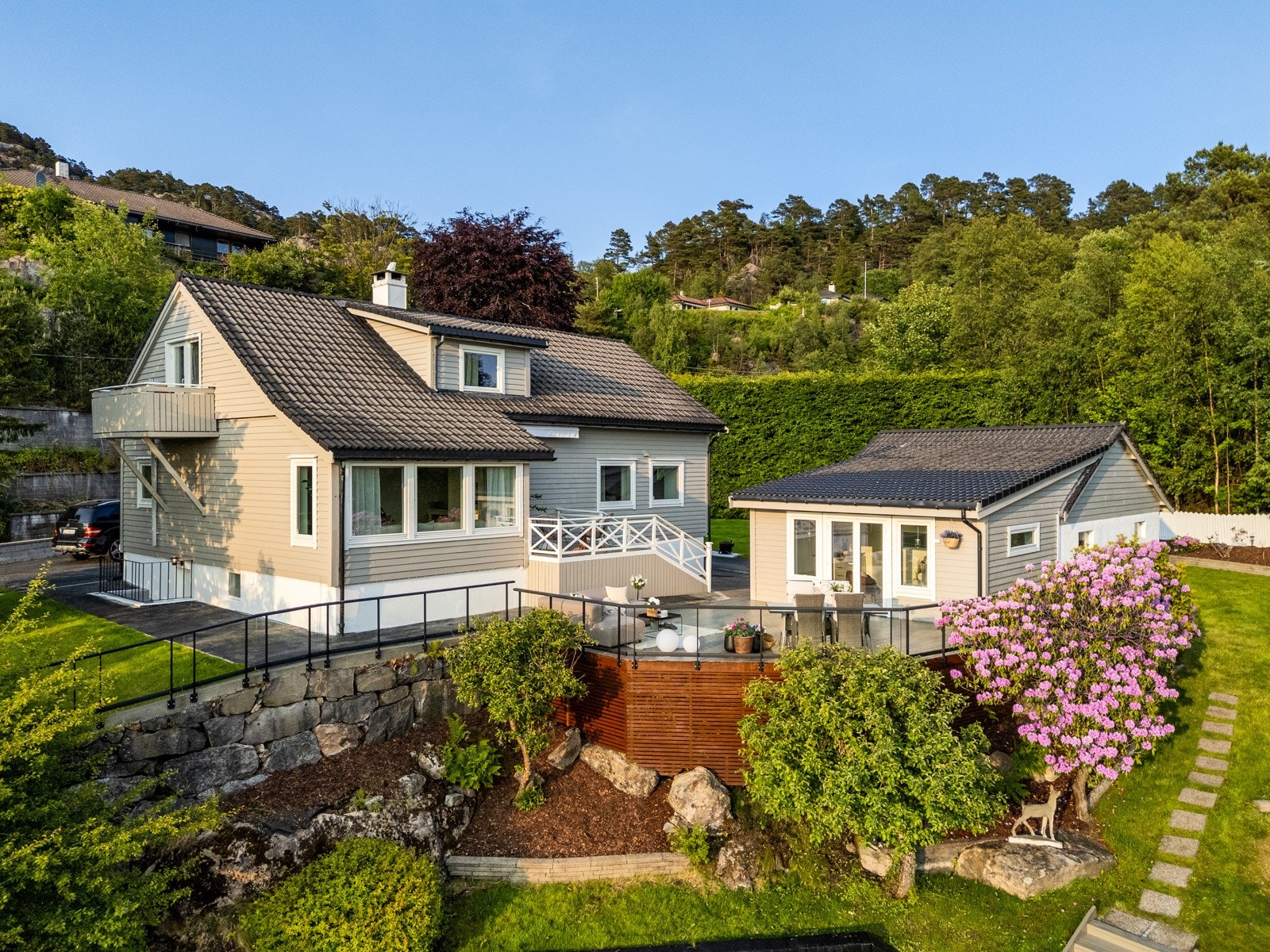 - Taktekkingen ble skiftet i 2002, samtidig ble det lagt ny utforing for bedre ventilering - Galleribilde