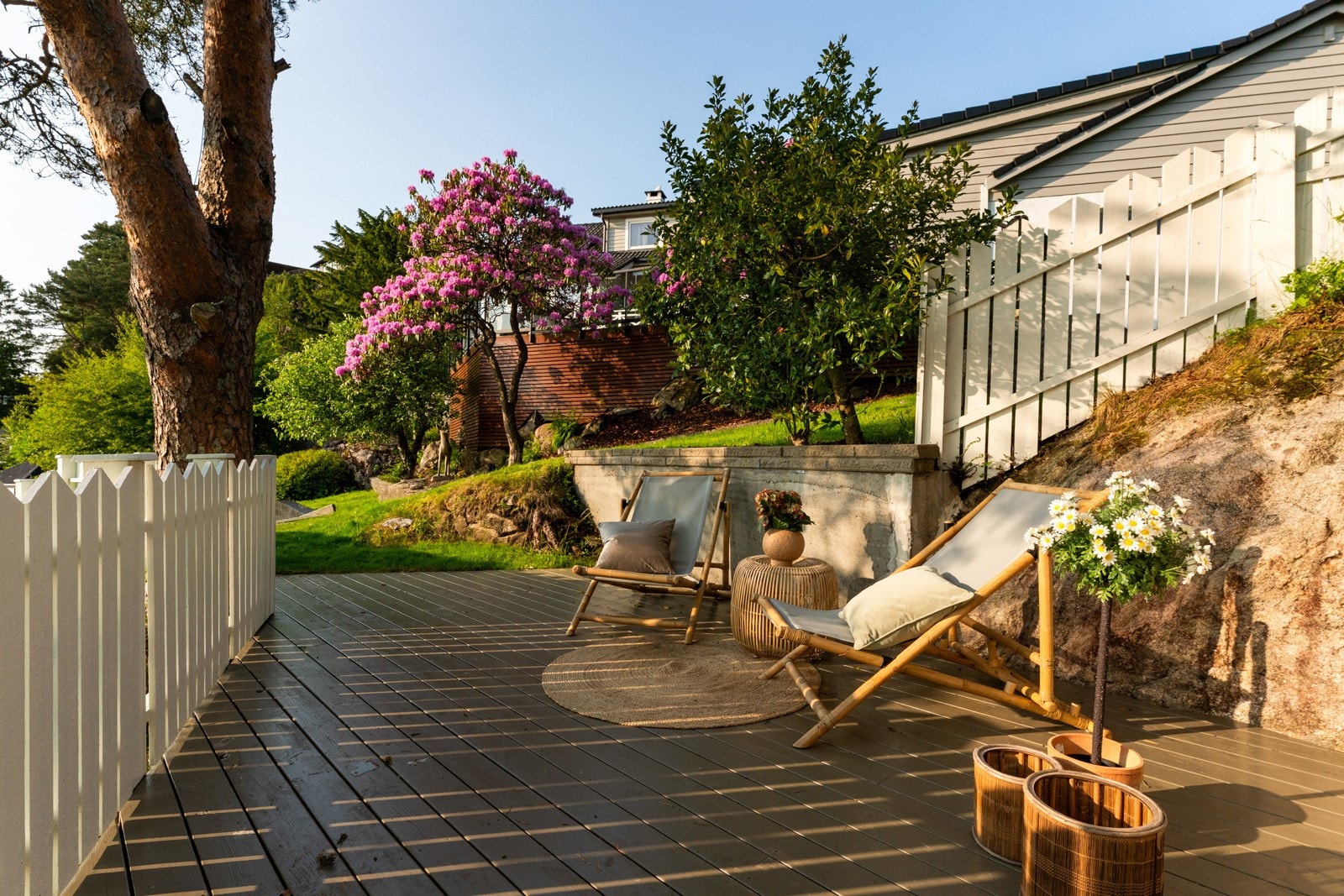 - Her også er det oppført et koselig uteområde - Galleribilde