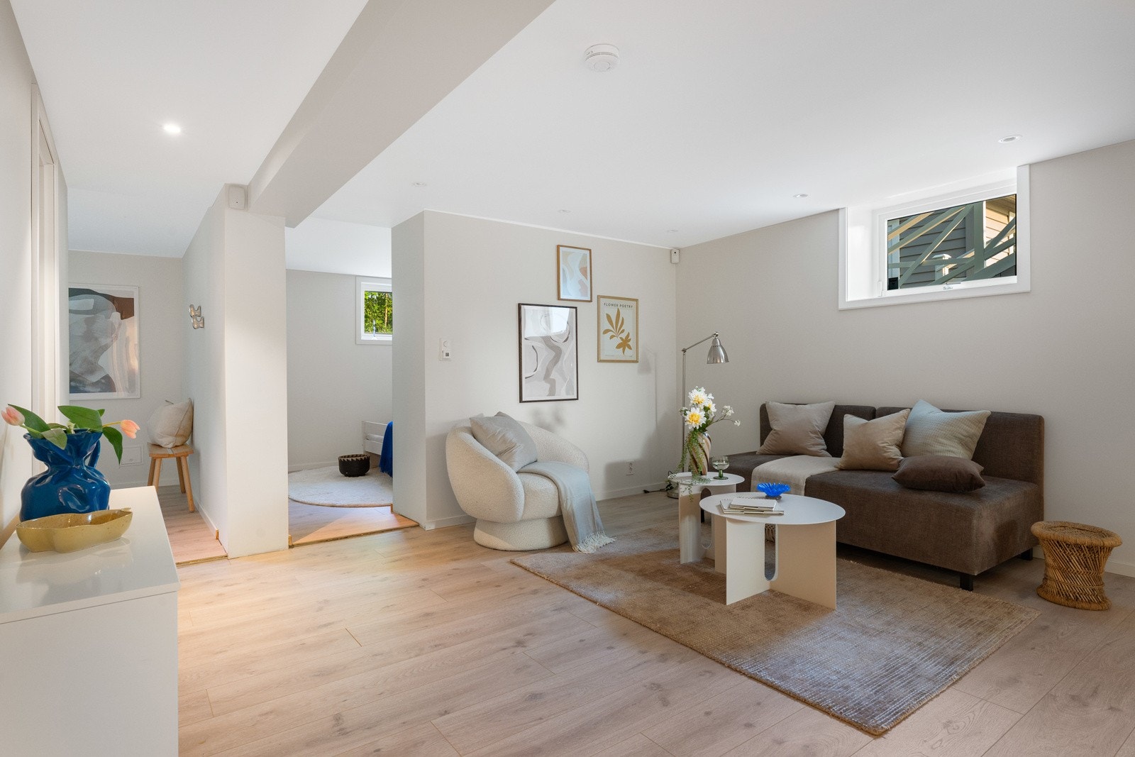 - Underetasje som inneholder stue, kjøkken, 2 soverom, vaskerom og baderom - Galleribilde