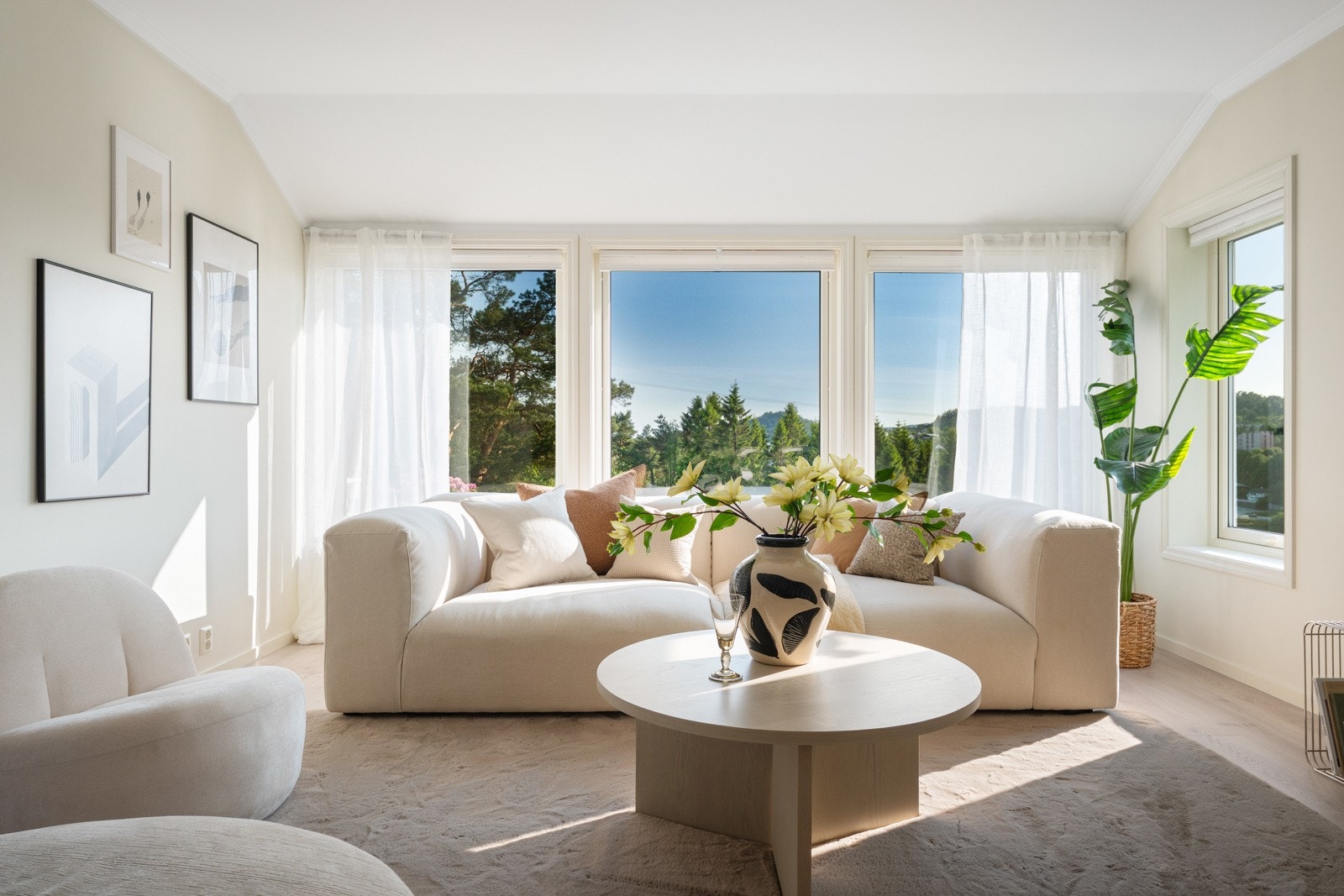 - Stuen er målt til hele 40,2 kvm - Galleribilde