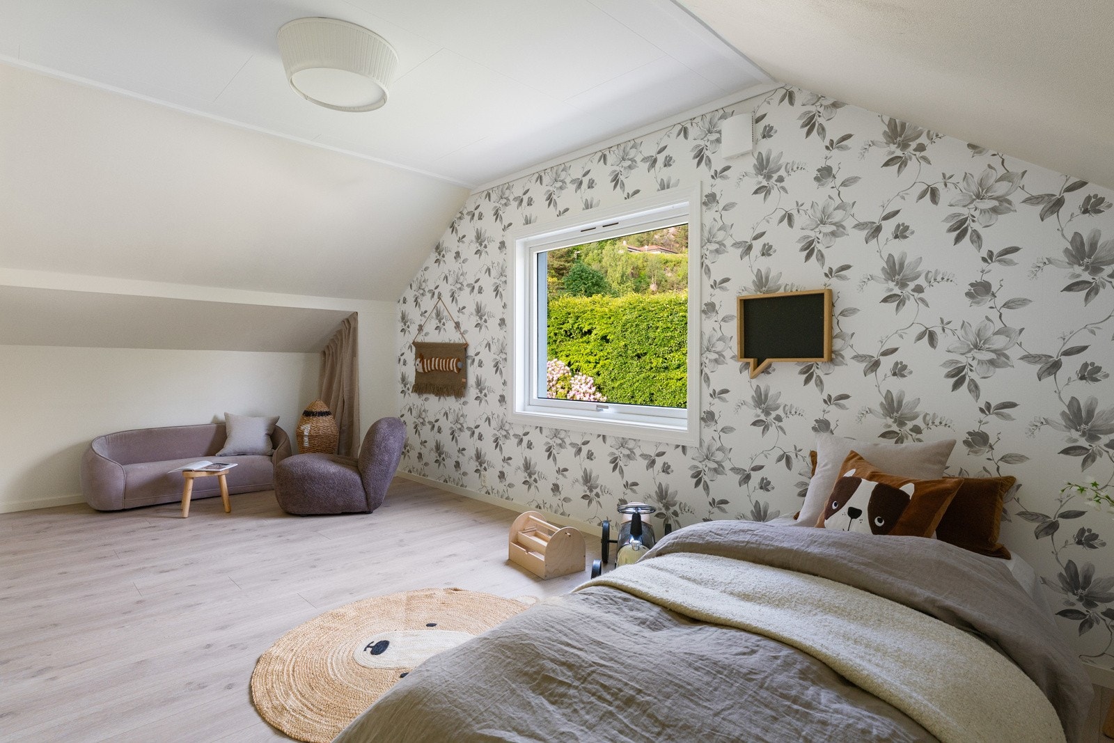 - Et soverom av svært god størrelse, med massevis av muligheter - Galleribilde