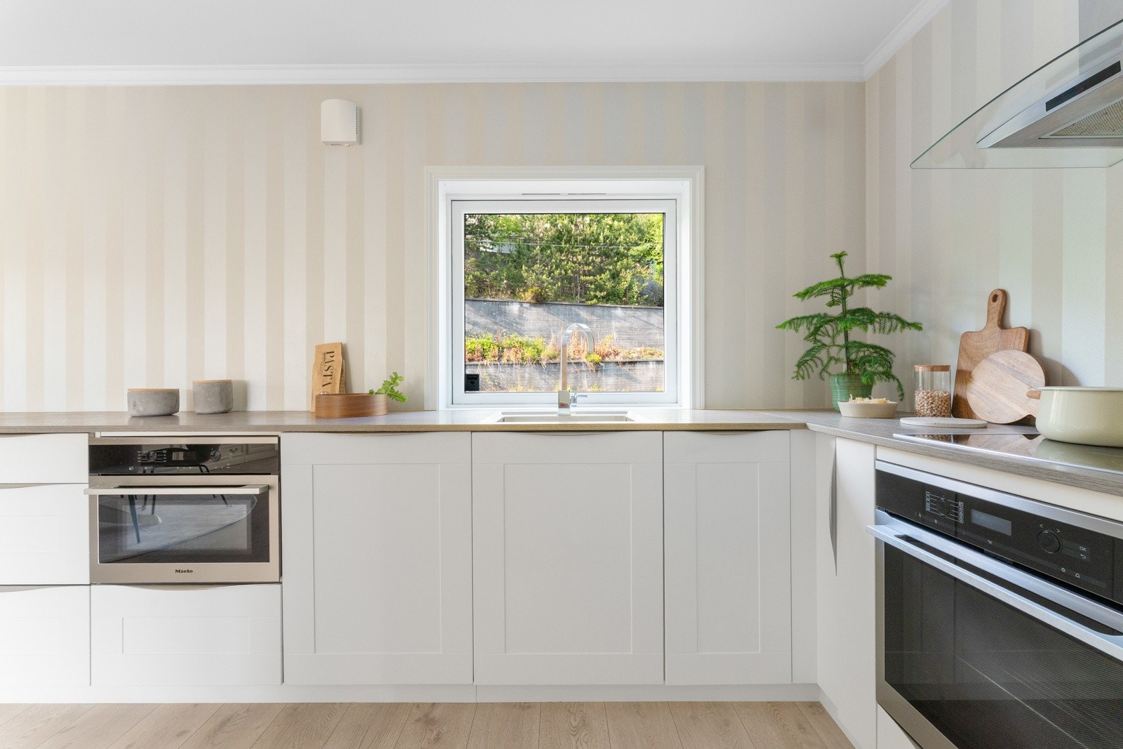 - Ny kjøkkeninnredning fra Kvik ble montert i 2014 - Galleribilde