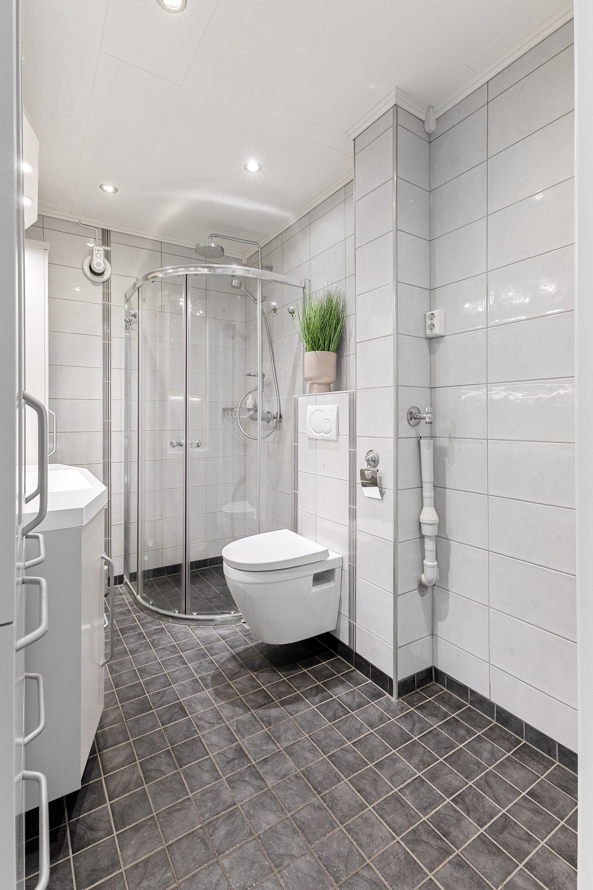 Romslig bad som er renovert i senere tid Galleribilde