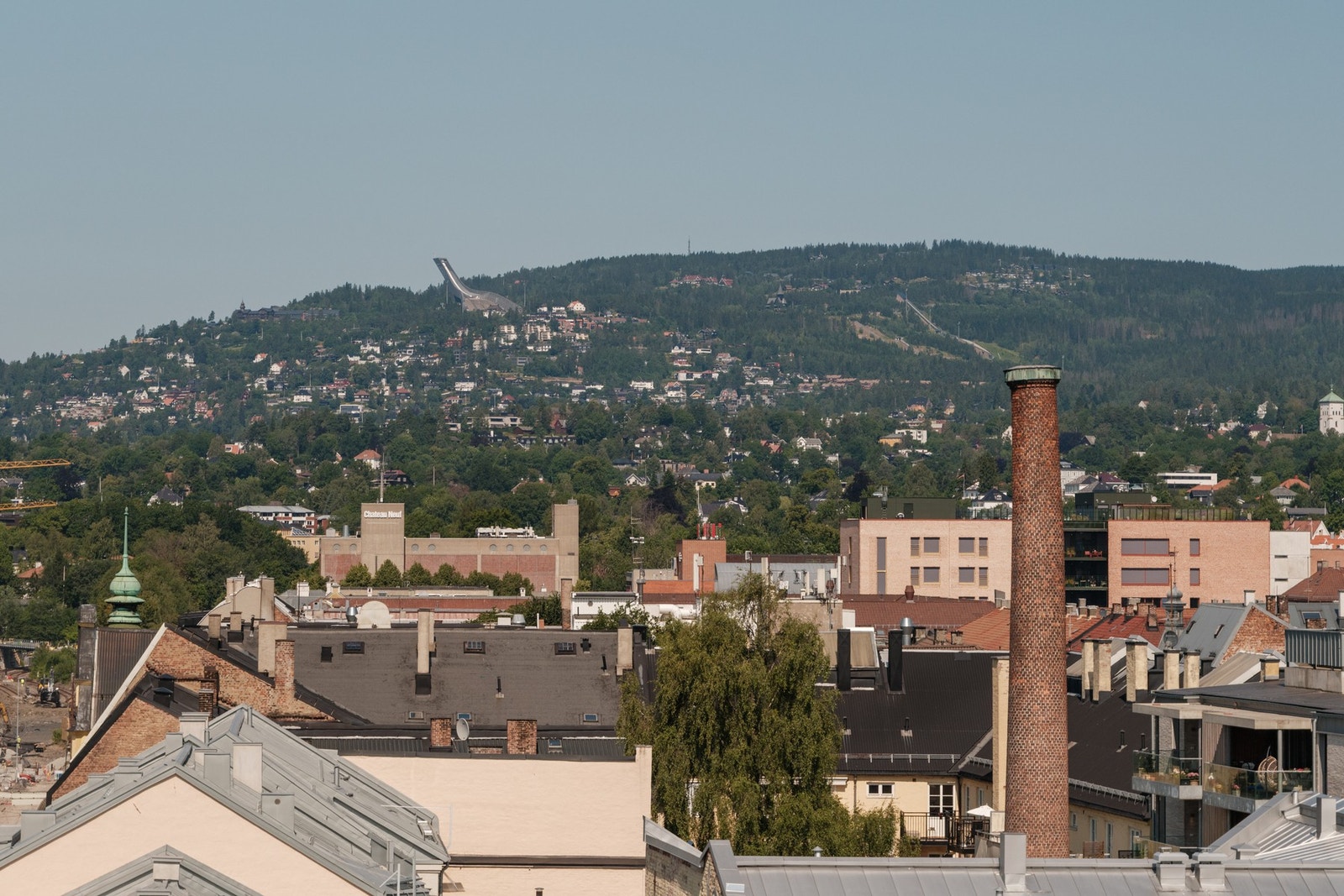 Her kan man nyte en fantastisk utsikt over byen. Perfekt takterrasse på varme sommerdager. Galleribilde