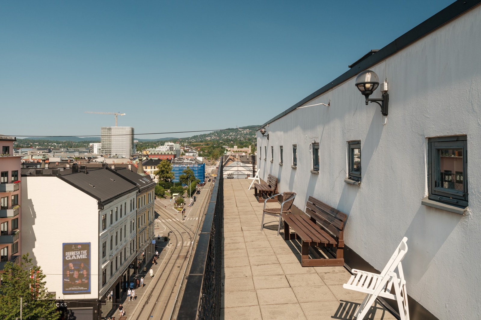 Gode kollektivtilbud rett utenfor døren. Perfekt beliggenhet for deg som ønsker å bo sentralt i Oslo. Galleribilde
