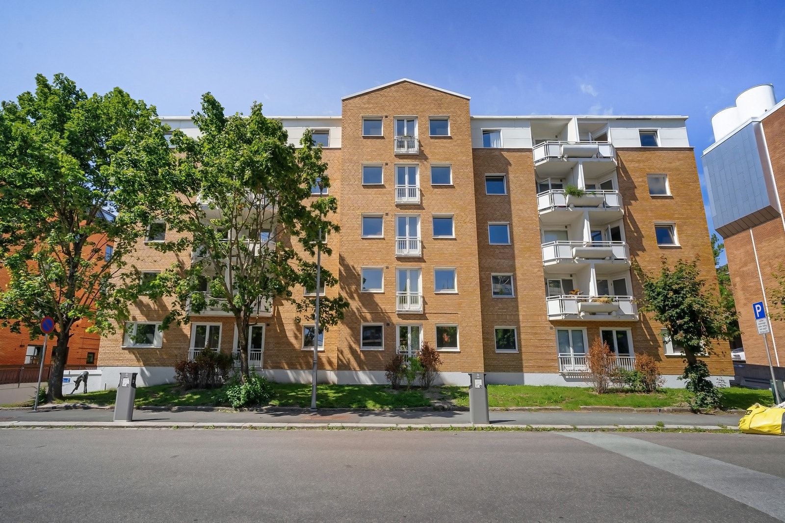 Stille og rolig sidegate på St. Hanshaugen med alt av fasiliteter og servicetilbud i nærheten. Galleribilde