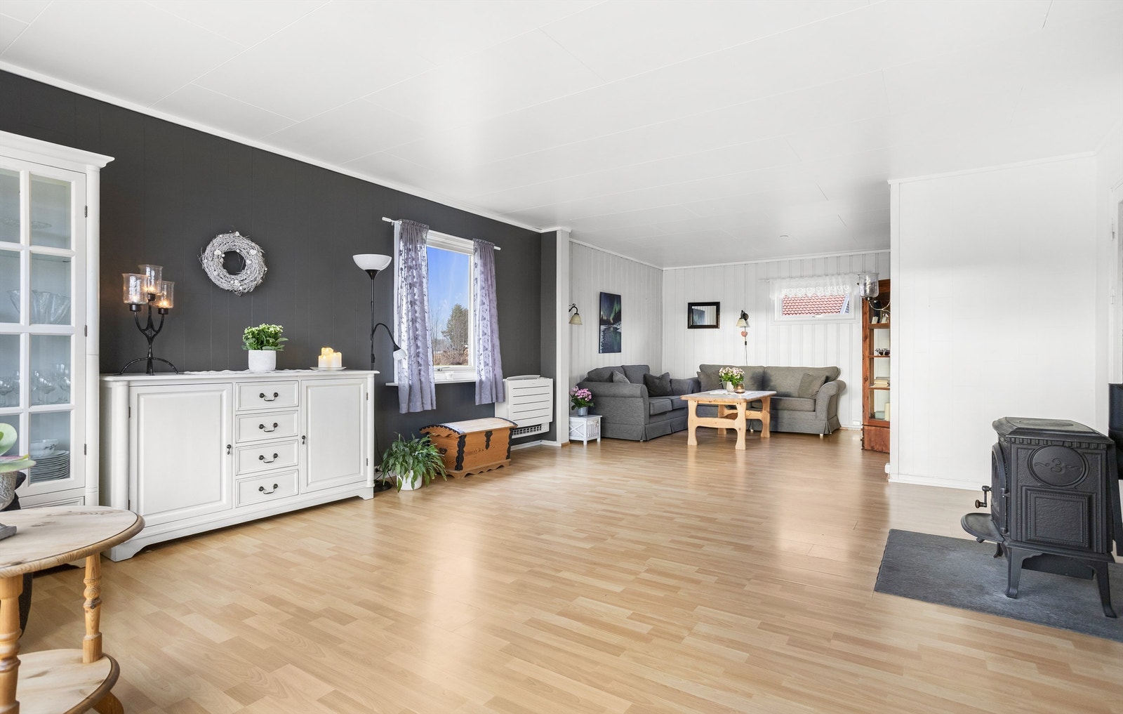 Her har man mulighet til å innrede stuen etter eget ønske og behov. Fra tidligere byggetegninger er det her tegnet inn et soverom. Galleribilde