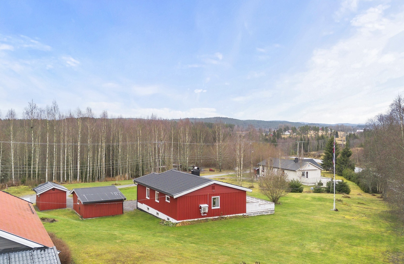 En stilig enebolig med stor tomt i et landlig og barnevennlig område. Galleribilde