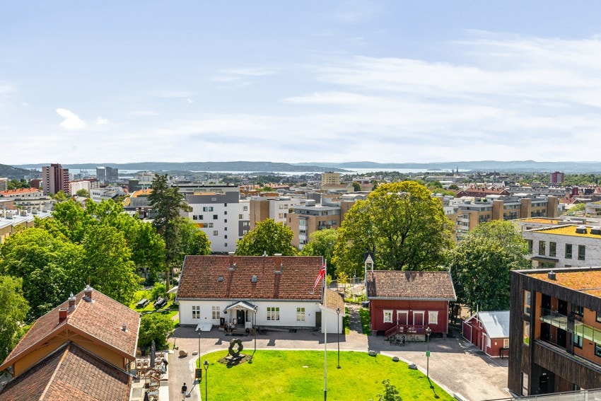 Lillo Gård ligger i populære Nydalen og er et levende bydelstorg hvor en helt nyrestaurert gård og en av Oslos ur-boplasser er vekket til liv igjen. Galleribilde