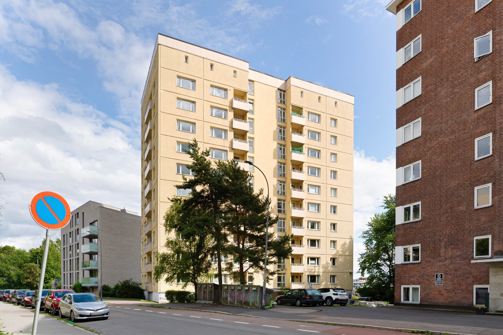 Dette er en fantastisk beliggenhet for deg som ønsker å bo svært sentralt, men tilbaketrukket. Boligen ligger sentralt til på Sagene/Bjølsen, med idylliske Akerselva som nærmeste nabo! Galleribilde