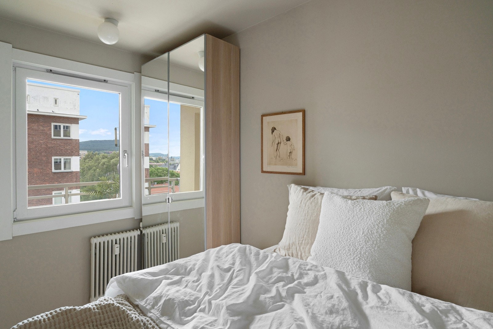 I likhet med stuen kan du også fra dette rommet nyte flott utsikt. Galleribilde