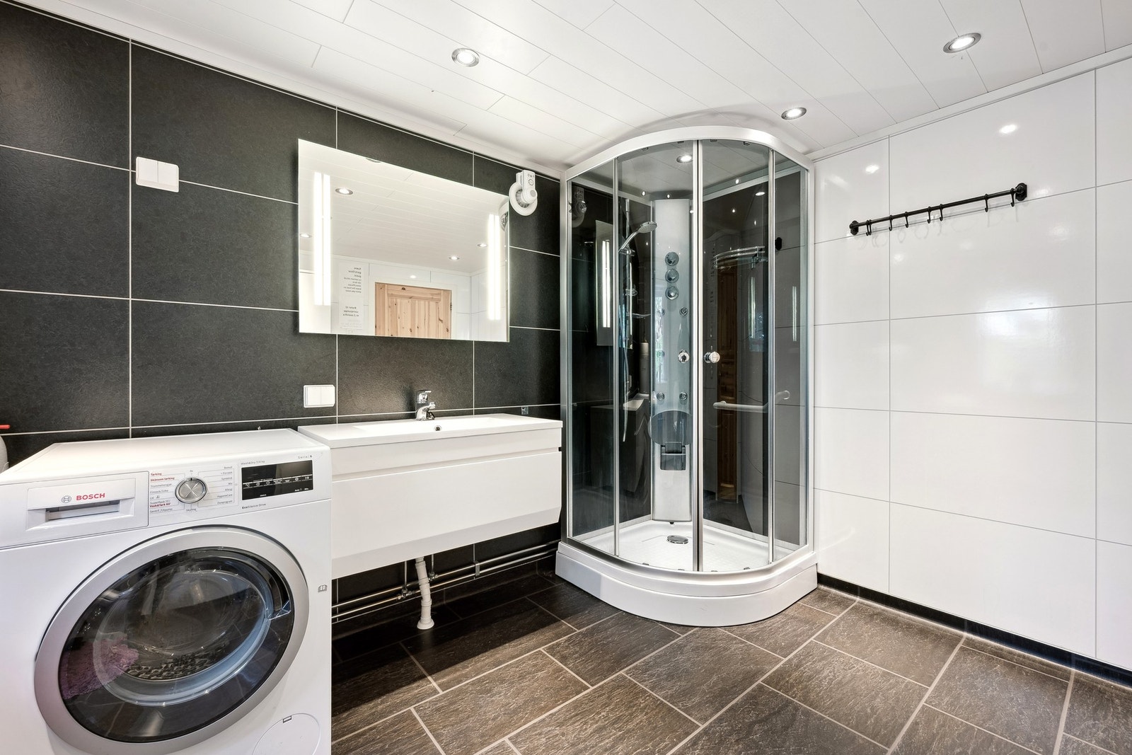 I hytten finner du og et flott bad Galleribilde