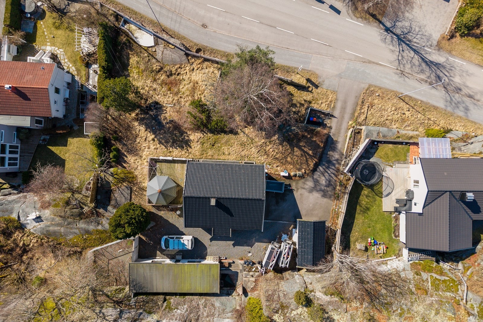 Tomtene sett ovenfra med eksisterende eldre bolig. Galleribilde