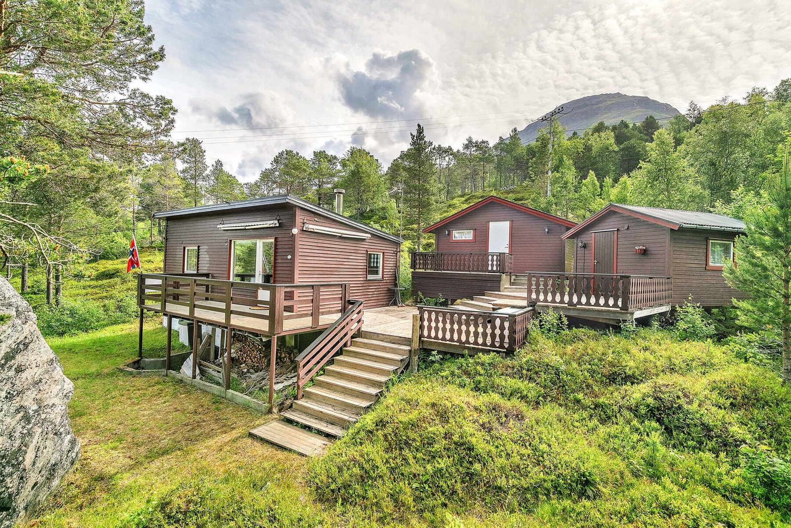 Velkommen til Råndalsveien 8! En innholdsrik fritidseiendom med usjenert beliggenhet. Galleribilde