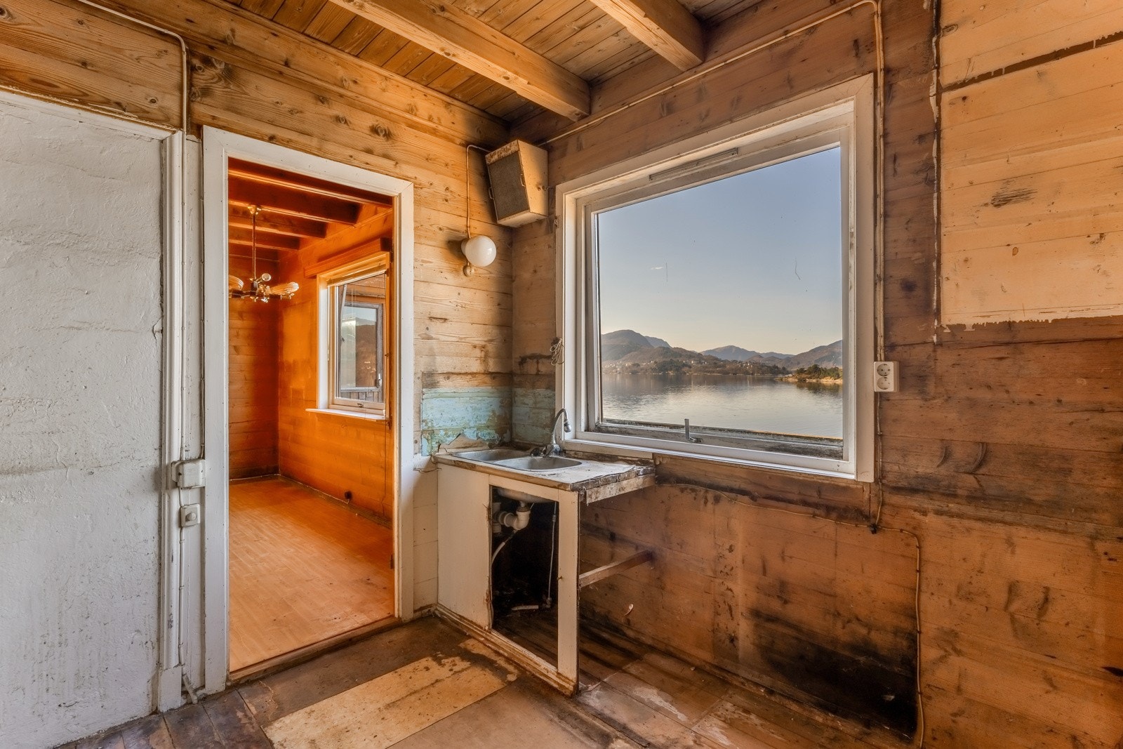 Det som en gang var kjøkken, bedre utsikt får man ikke fra kjøkkenet Galleribilde