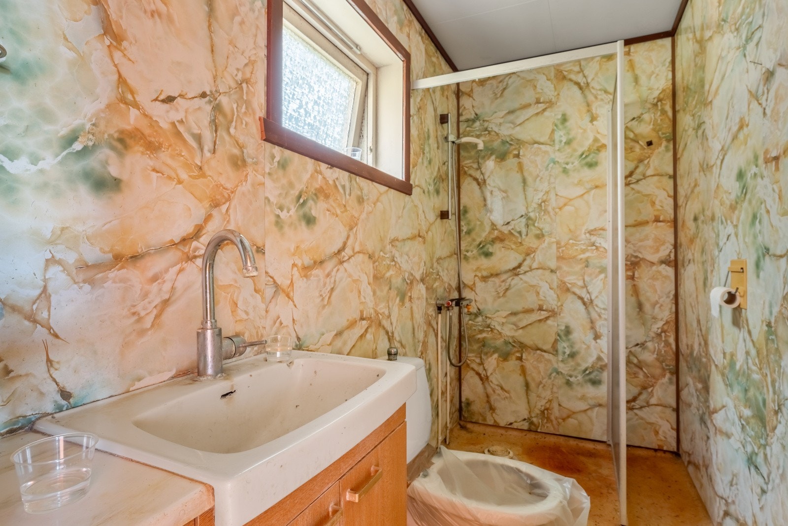 Fargerikt bad fra 80-tallet. Galleribilde