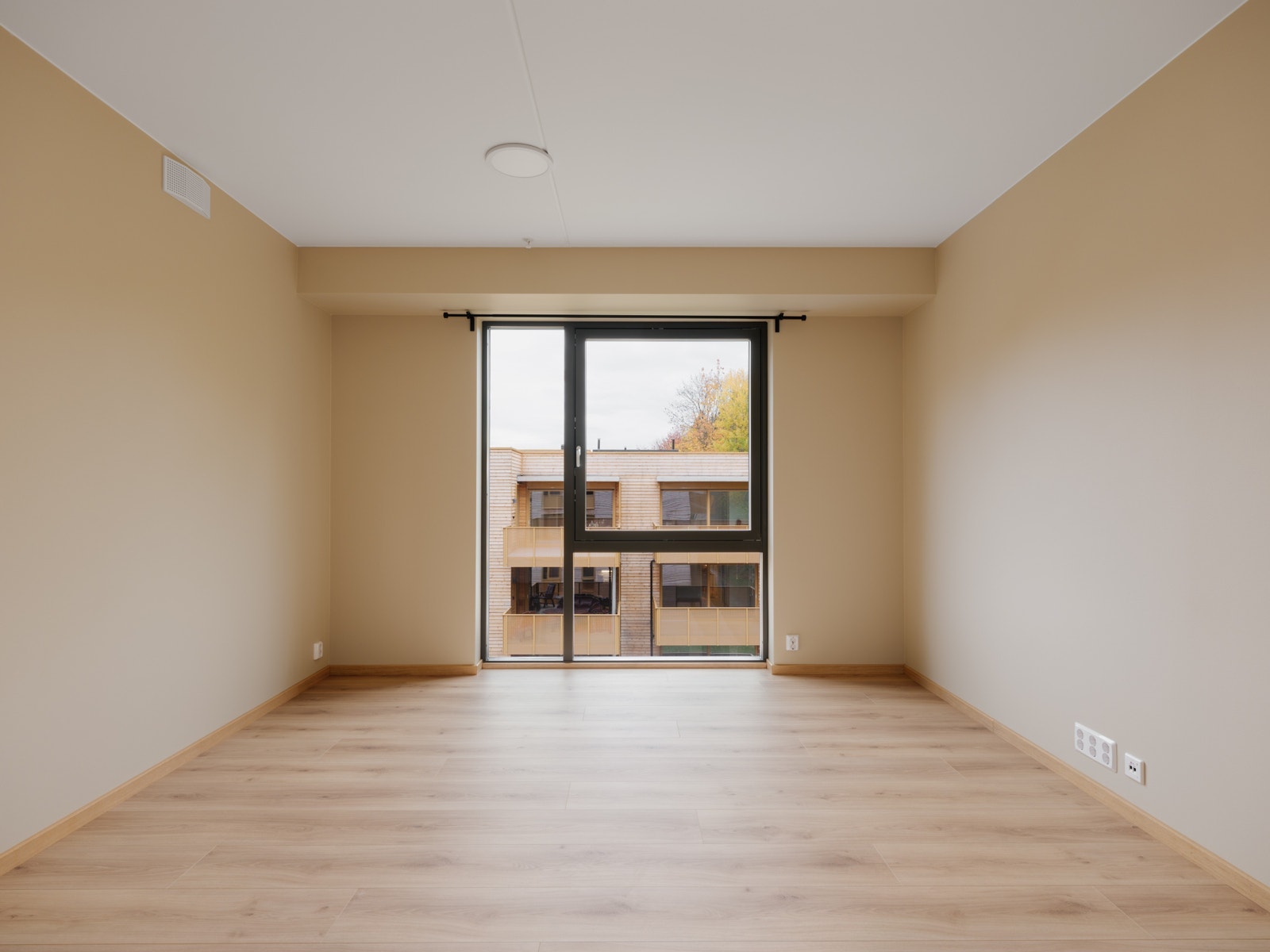 Plass til spisestue og sofagruppe Galleribilde