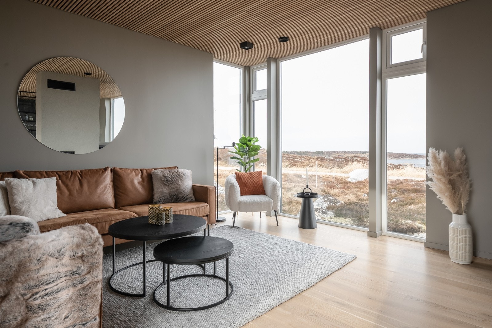 Gulv til tak vinduer maksimerer utsikten Galleribilde