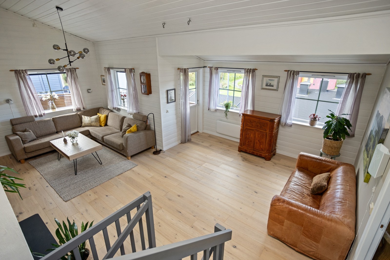 Stuen sett fra trappen. Galleribilde