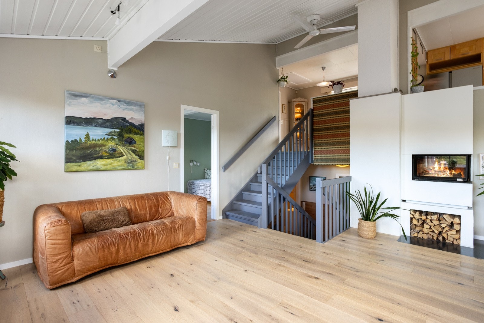 Peisen er sentralt plassert. Galleribilde