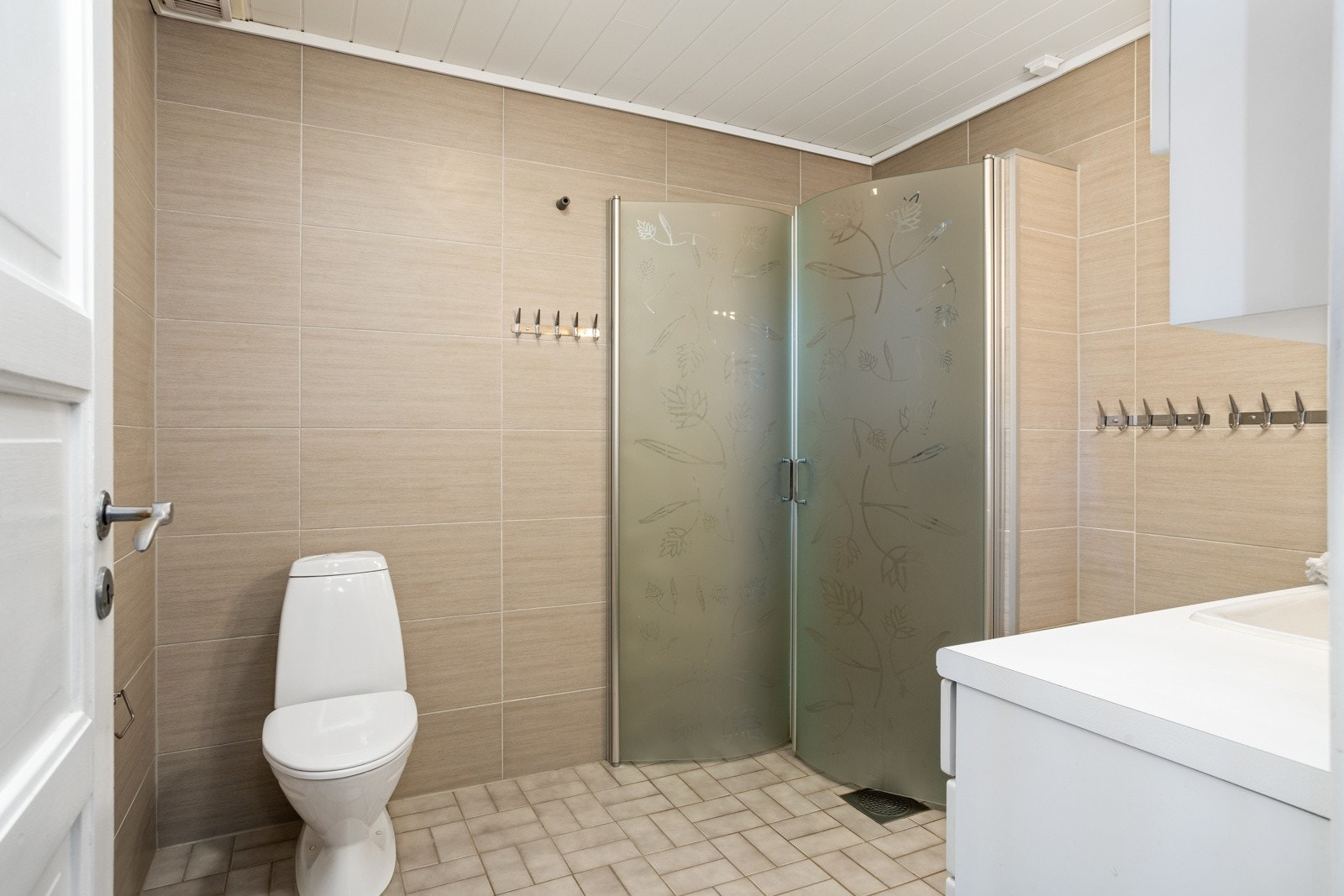 Pent bad med dusjhjørne. Galleribilde