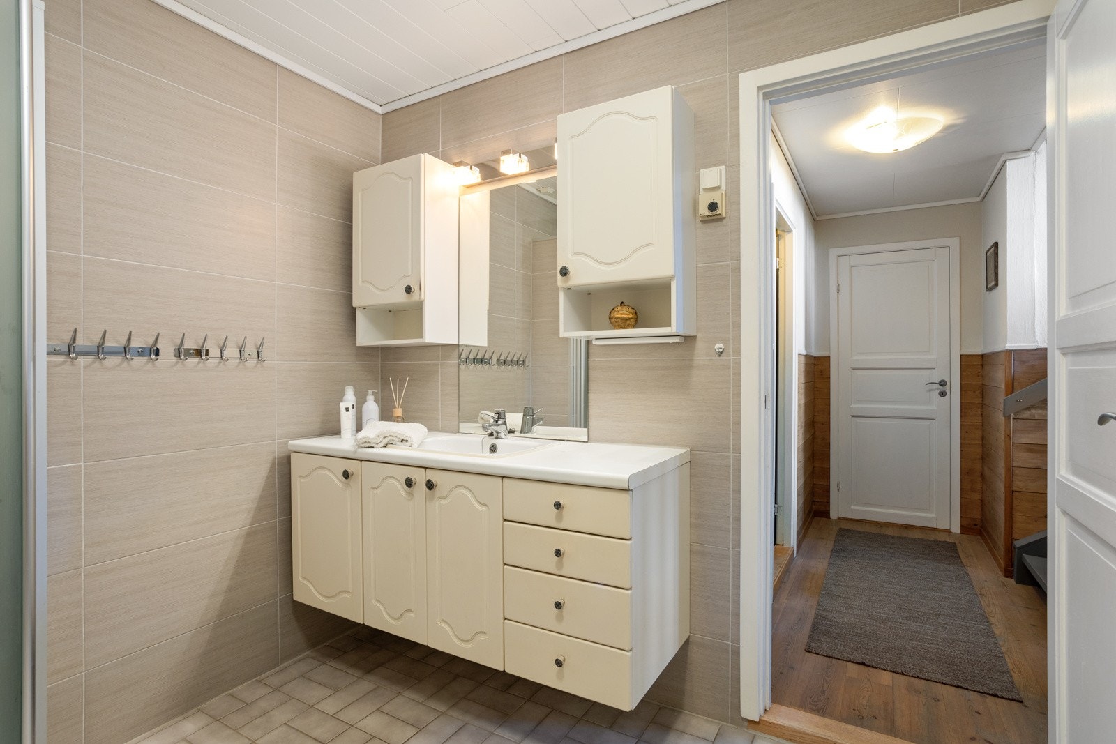 Bad med utgang til liten gang. Galleribilde