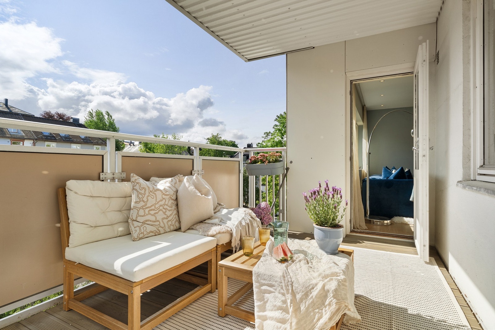 Flott balkong med god plass til hyggelig sittegruppe. Galleribilde