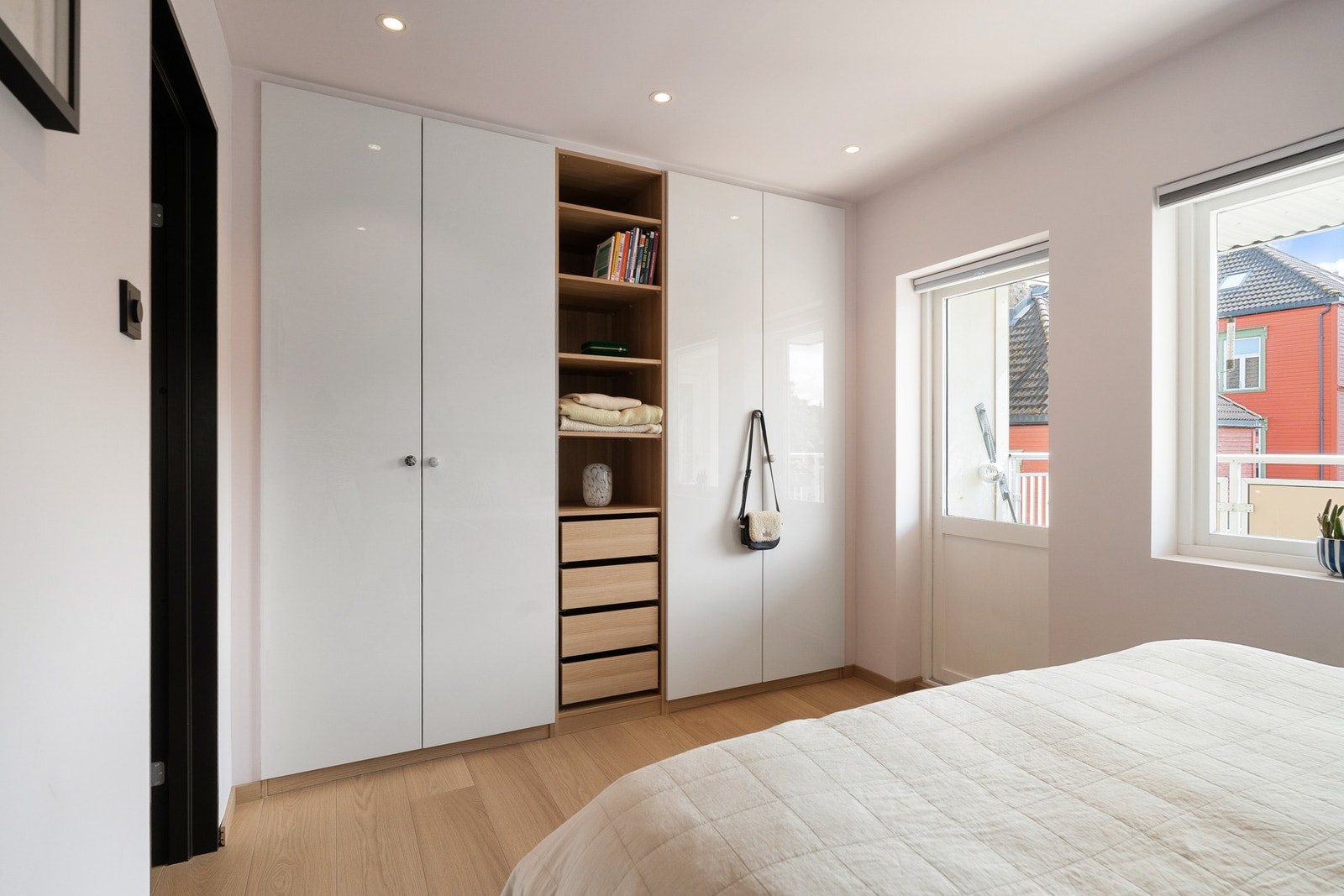 Fra soverommet har man også direkte utgang til balkongen. Galleribilde