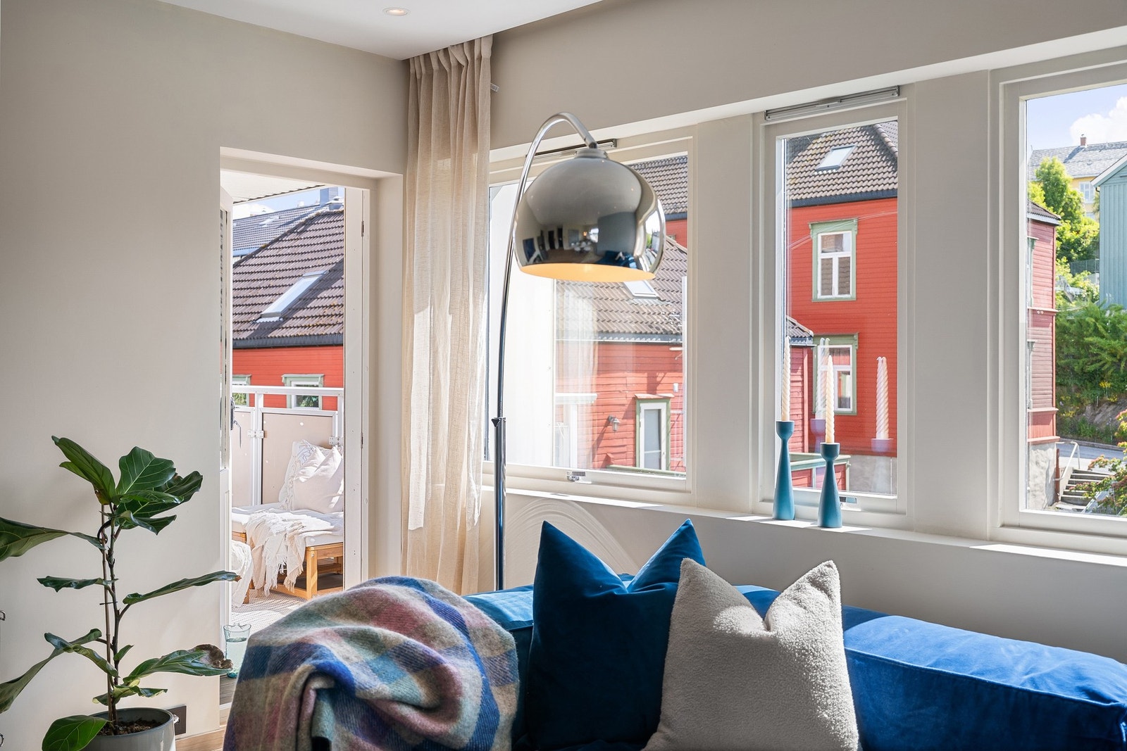 Fra stuen har man direkte utgang til herlig balkong. Galleribilde