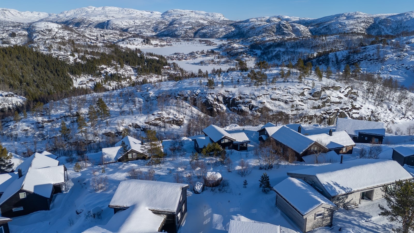 Tomten sett i retning mot Sinnes. Galleribilde