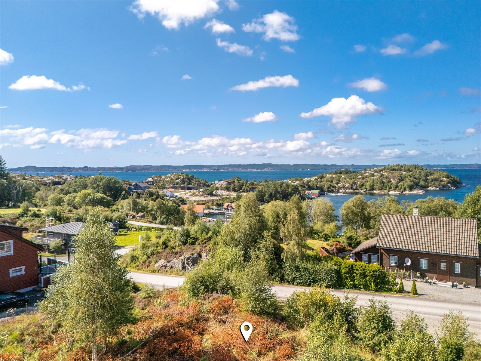 Dronebilde fra tomten tatt litt i høyden Galleribilde