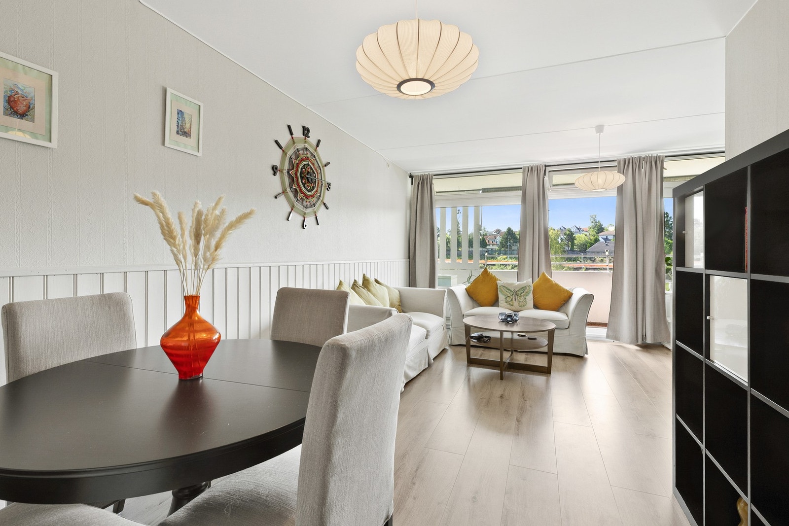 God plass til både sofagruppe og spisebord. Galleribilde