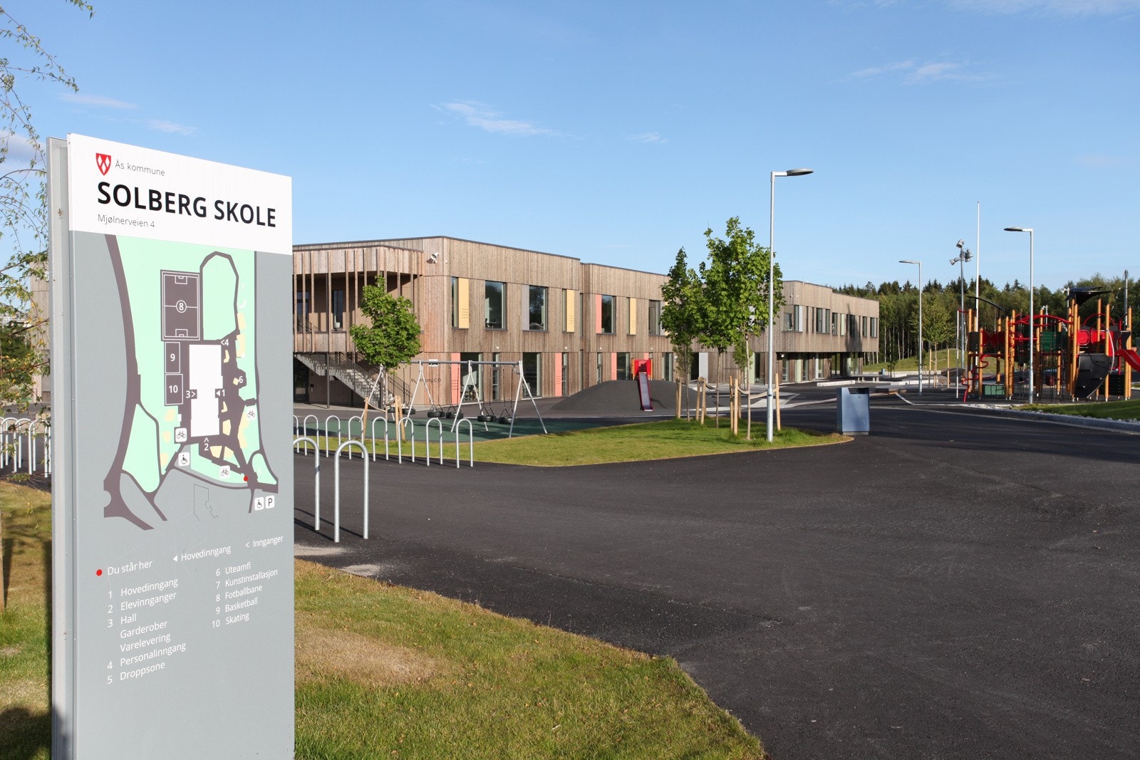 Solberg Skole for 1-7. trinn ligger 850 meter fra boligen Galleribilde