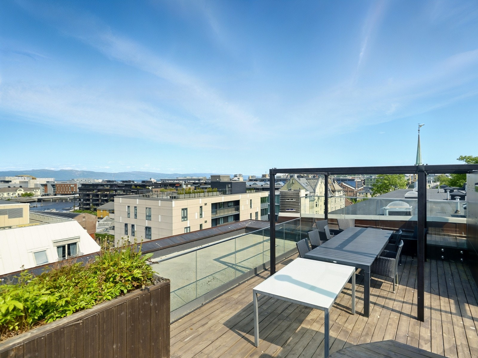 Den felles takterrassen har også den samme fantastiske utsikten og solforholdene. Galleribilde