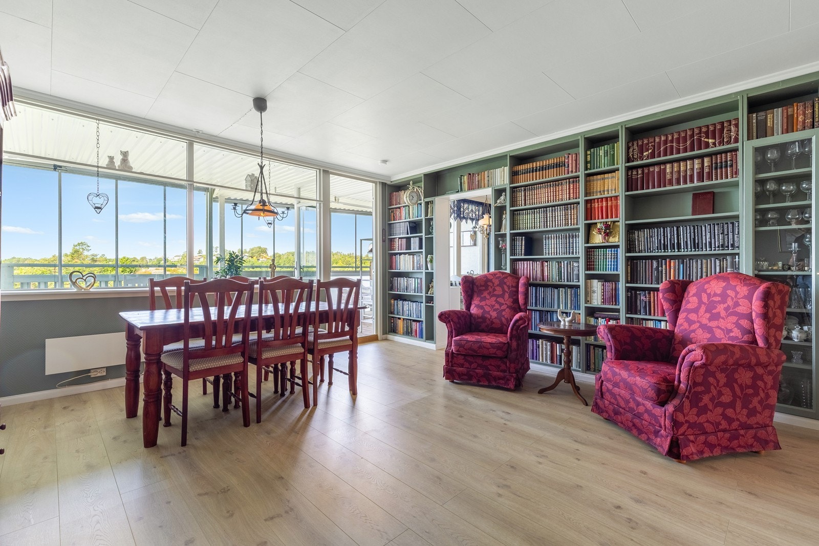 Stuen med utgang veranda Galleribilde
