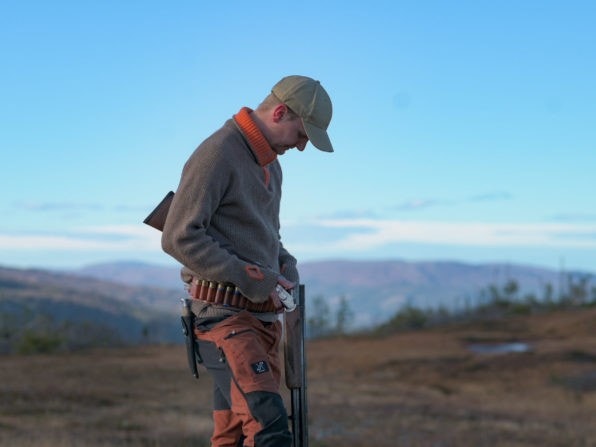 Hyttetomtene ligger midt i jaktterrenget - jaktturen kan starte på trappa rett utenfor hytta. Galleribilde