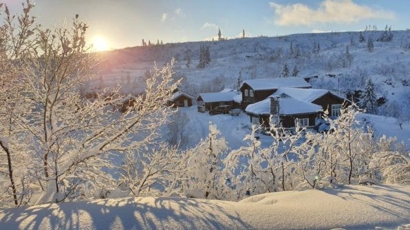 Like ved Raudberglia ligger Ismenningen Fjellstuggu som byr på både kortreiste smaksopplevelser, arrangementer, overnatting, møtelokaler og god stemning. Galleribilde