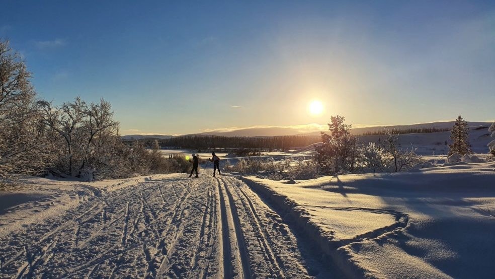 Hytteeierne i Raudberglia og Grønningen kjører opp langrennsløyper med sporlegger i helger og ferier når snø- og værforholdene tillater det Galleribilde