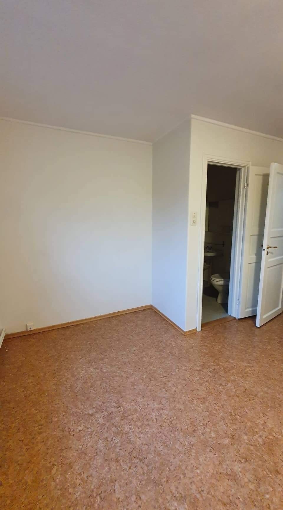 ett sov med eget bad Galleribilde