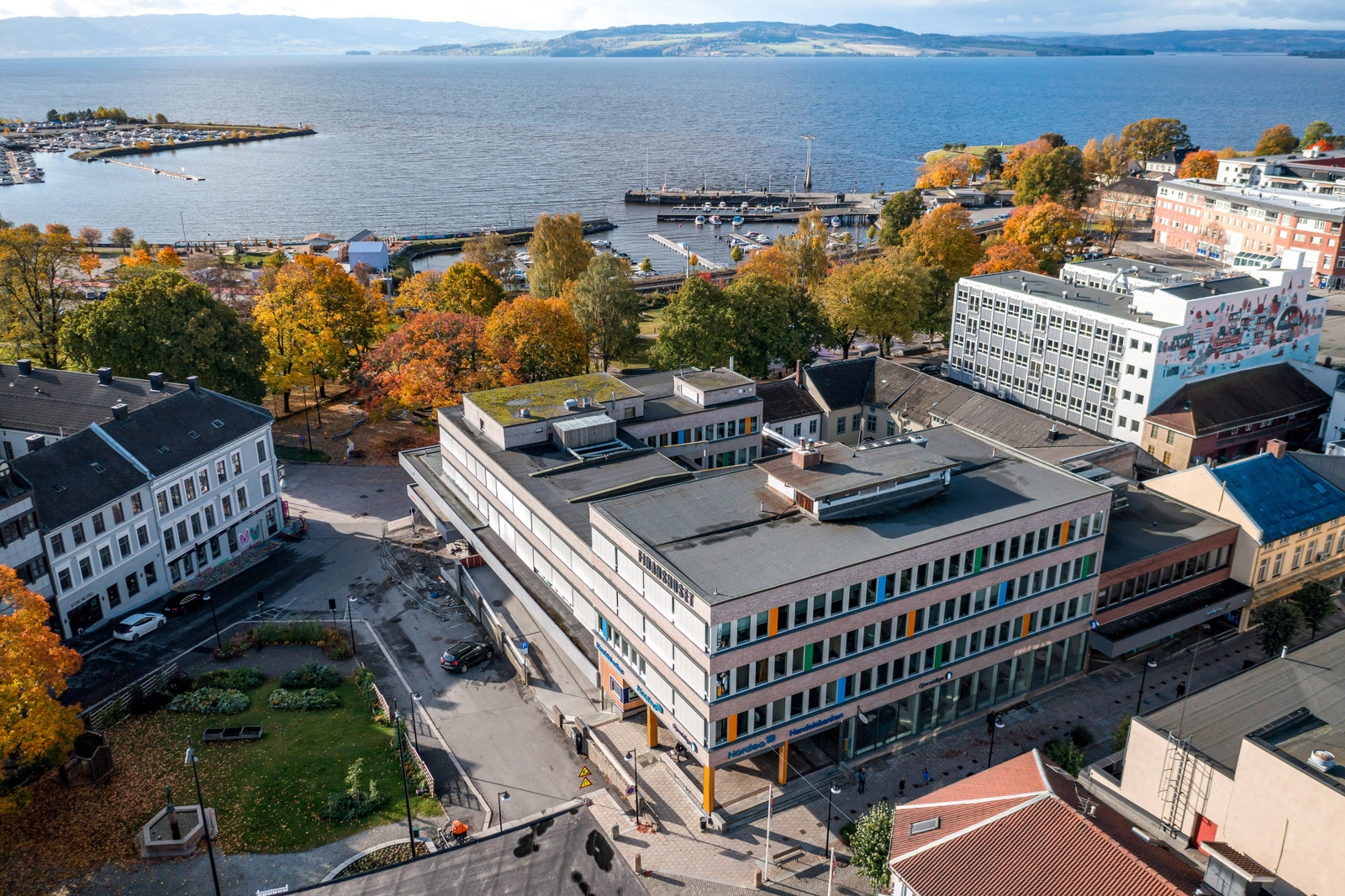 oppbygget i fremkant er leiligheten Galleribilde