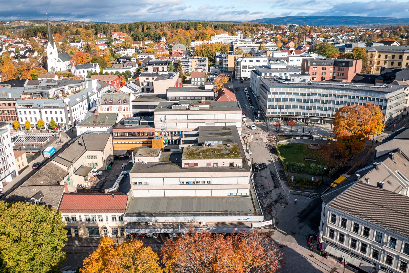 Leiligheten sett fra luften over Mjøsa Galleribilde