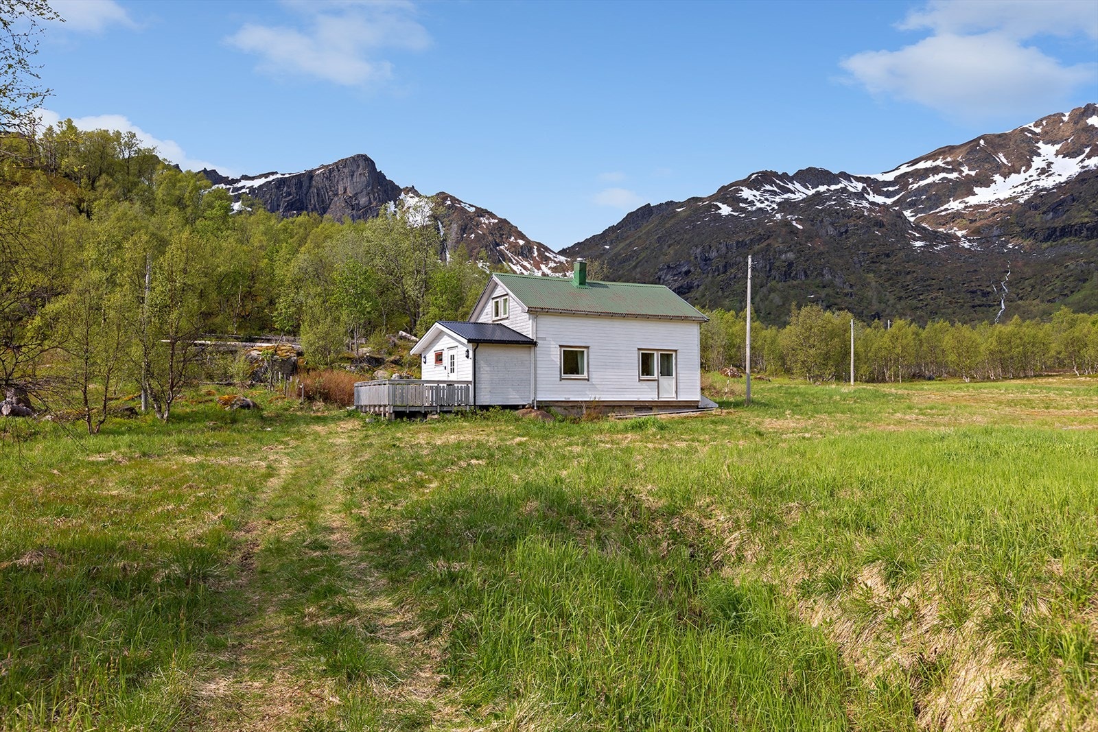 Fasade og flott uteområde Galleribilde