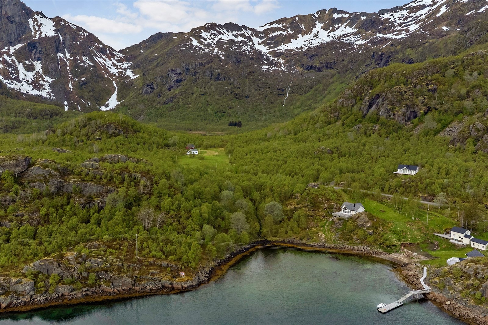Eiendommen går helt ned til havet Galleribilde