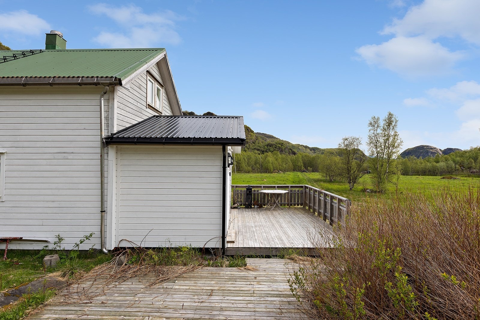 Det er terrasse utenfor inngangen Galleribilde